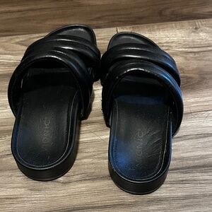 Vionic Mayla sandals, black, size 8